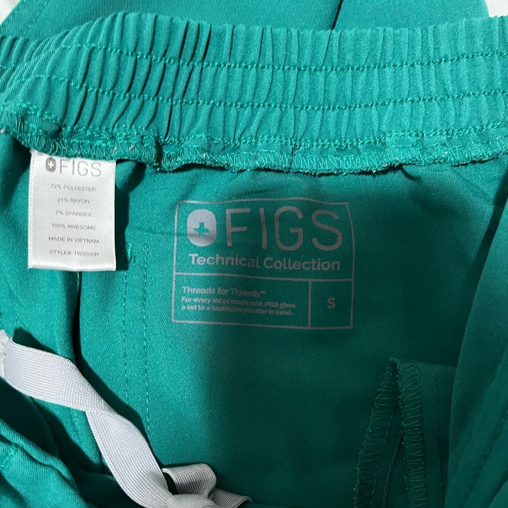 Figs Forrest green color